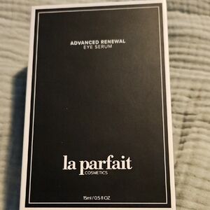 IT Cosmetics Black and White Packaging